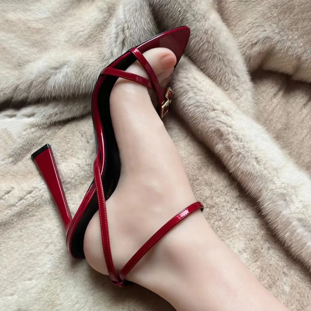 2024 nuovi sandali estivi open-toe con fibbia con strass tacco a spillo cinturino sottile rosso bellissimi tacchi alti