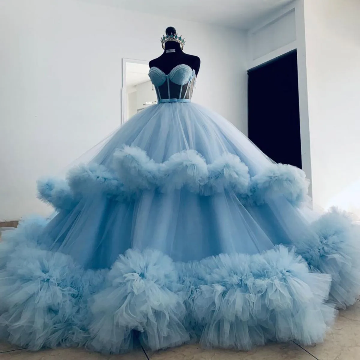 Abito da ballo extra gonfio Abiti da ballo in tulle con volant blu Abito da ballo con scollo a cuore فساتين Abiti Quinceanera Fo