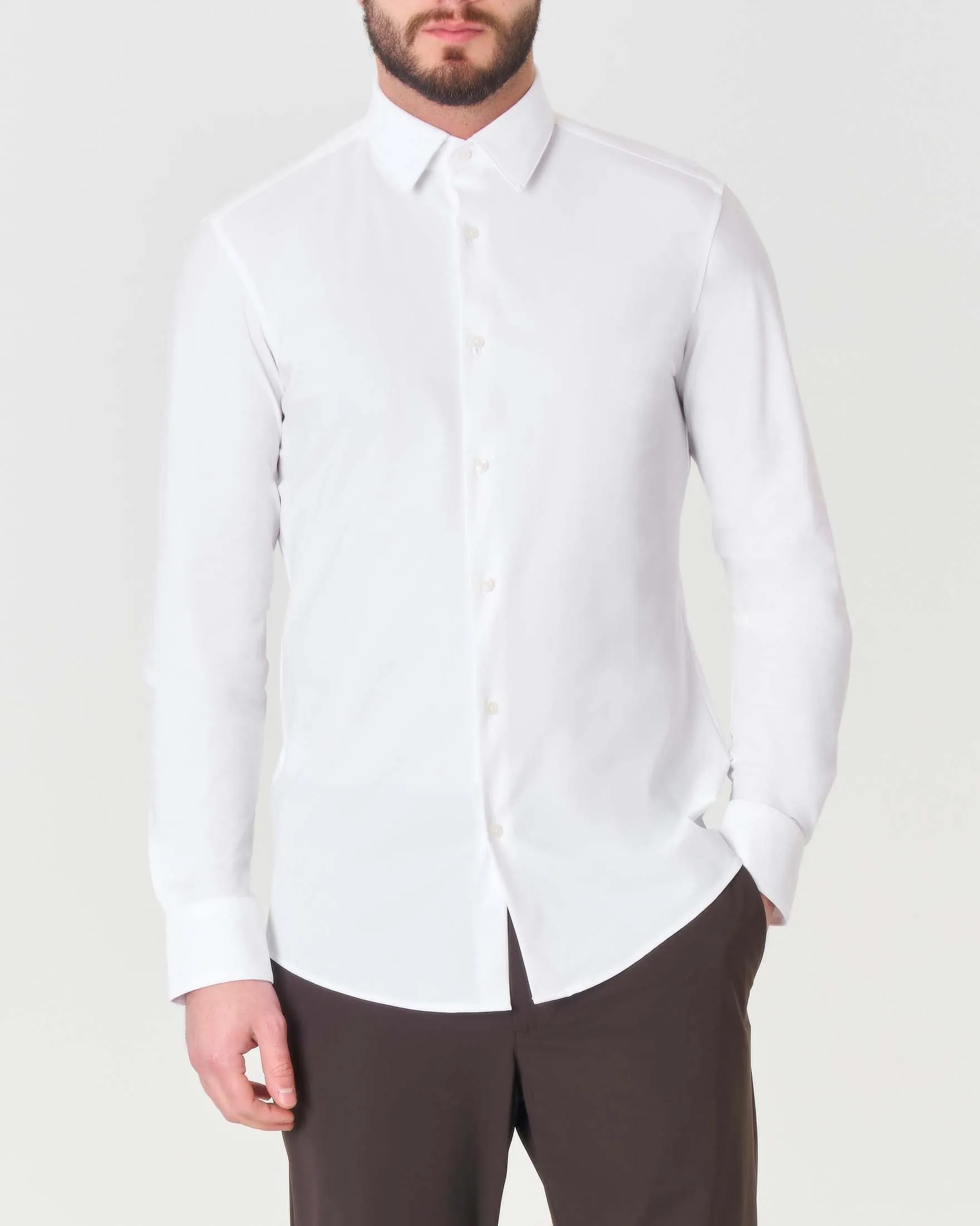 Camicia bianca Hank slim fit in tessuto tecnico stretch con colletto Kent
