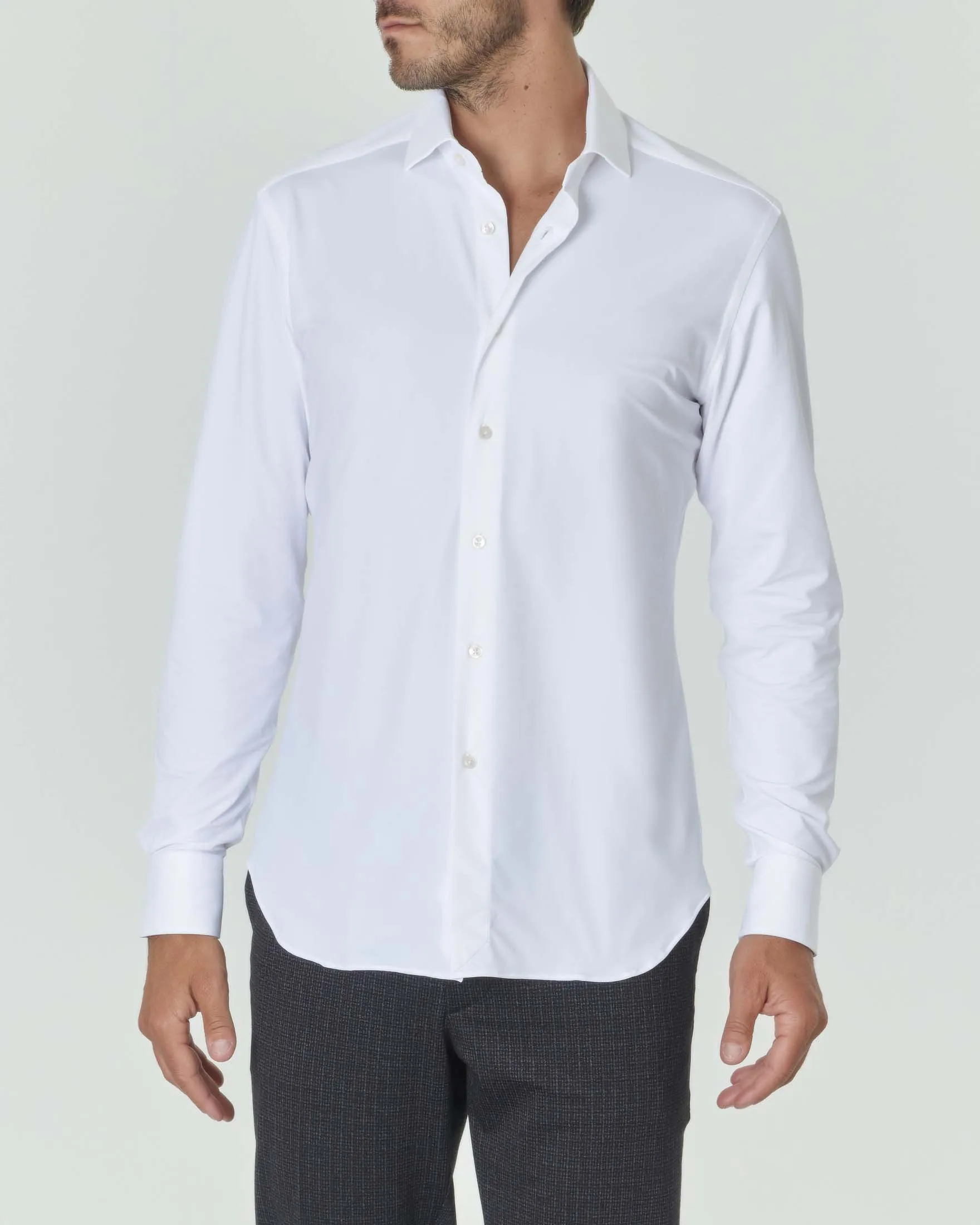 Camicia bianca tinta unita in tessuto tecnico active tailor fit