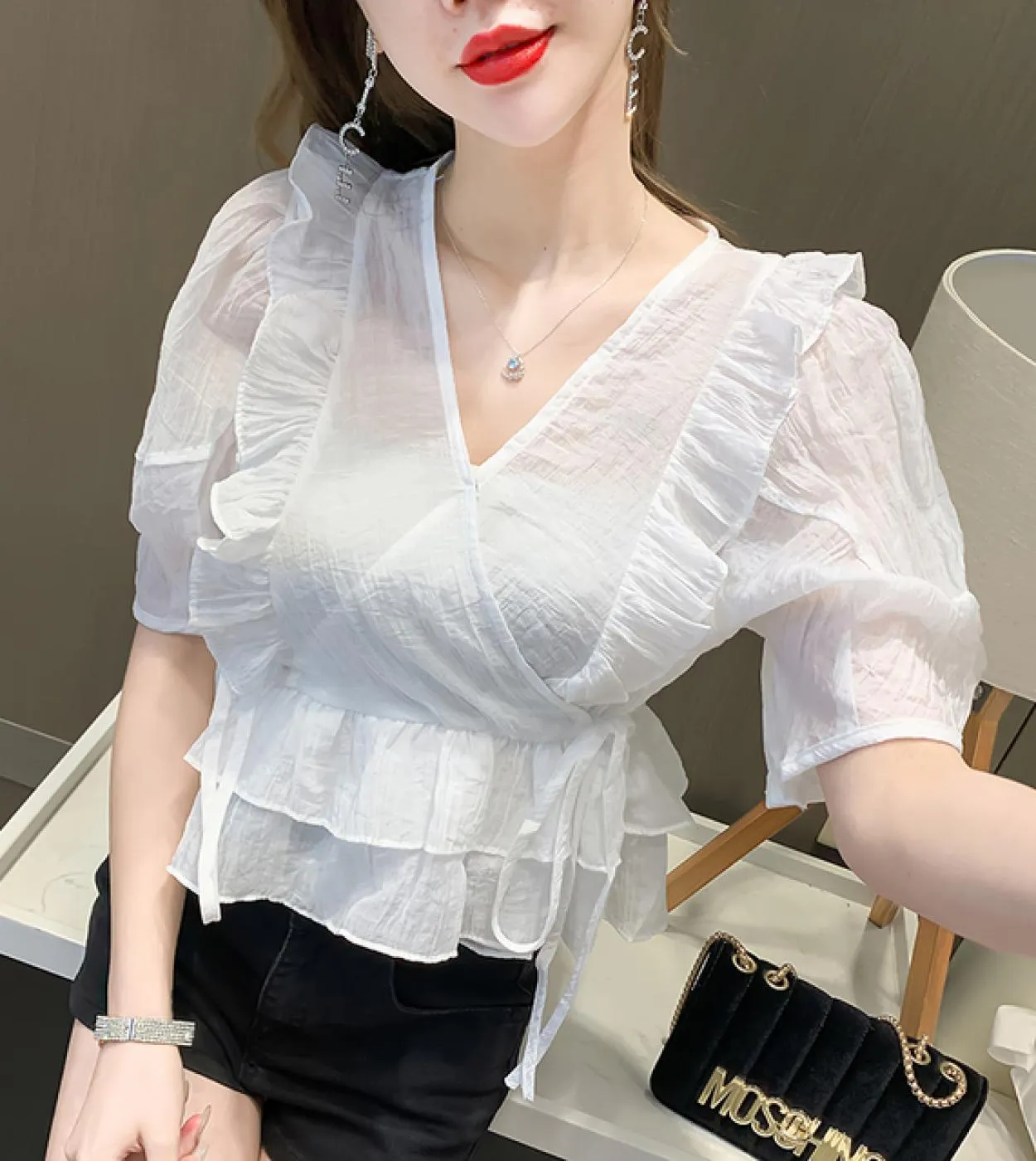 Camicia in chiffon bianco a maniche corte in pizzo a sbuffo con scollo a V camicetta con pieghe arricciate Abbigliamento donna e