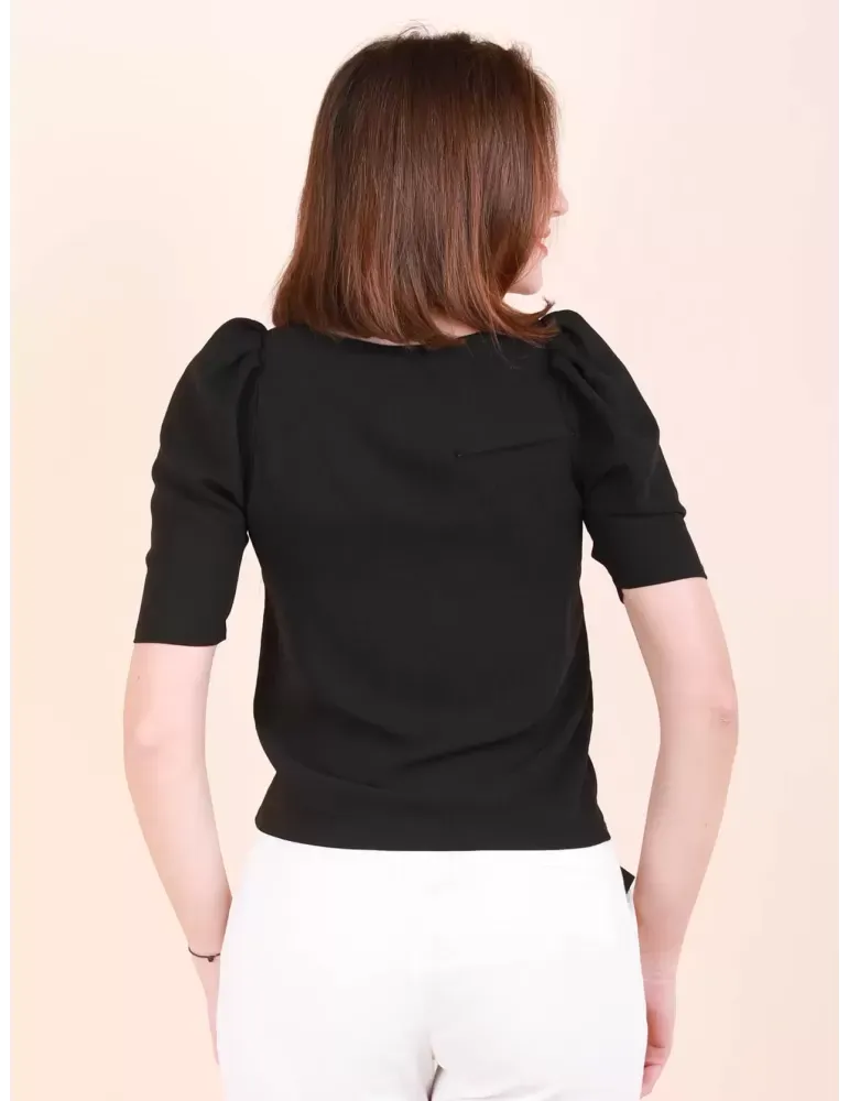 Maglia nera maniche arricciate e matrioska Casting