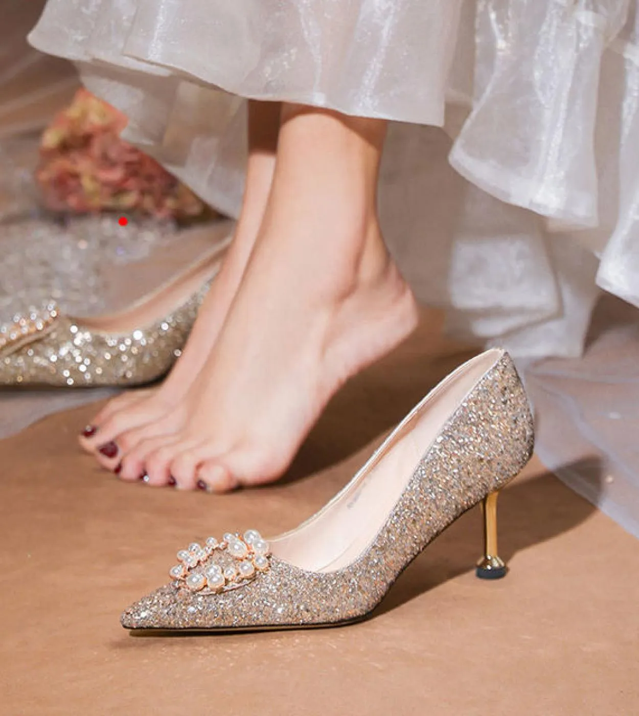 Nuove scarpe da sposa da sposa con paillettes tacchi alti pompe da donna perle oro strass scarpe di cristallo scarpe da donna in