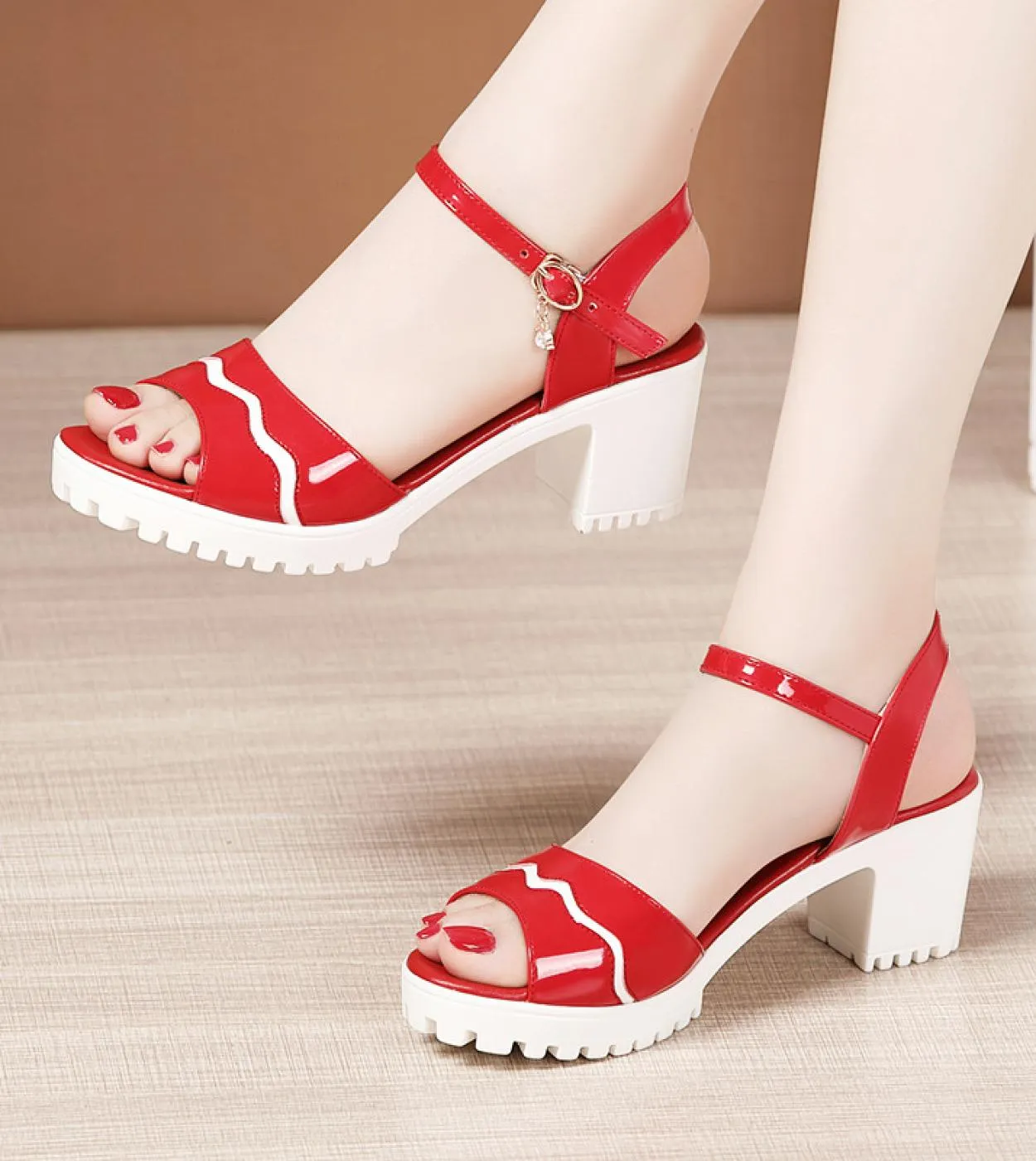Sandali da donna Donna Estate 2022 Tacchi alti da donna Piattaforma per scarpe da ballo Sandali comodi Scarpe firmate da donna L