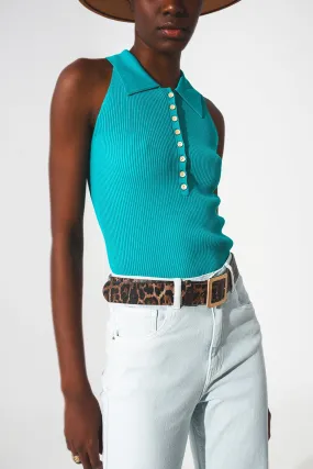Top in maglia a coste con collo polo in turchese