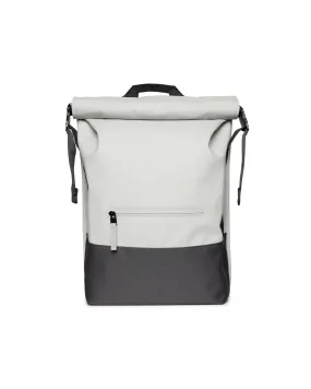 Trail Rolltop Backpack color gesso in tessuto tecnico impermeabile effetto gommato